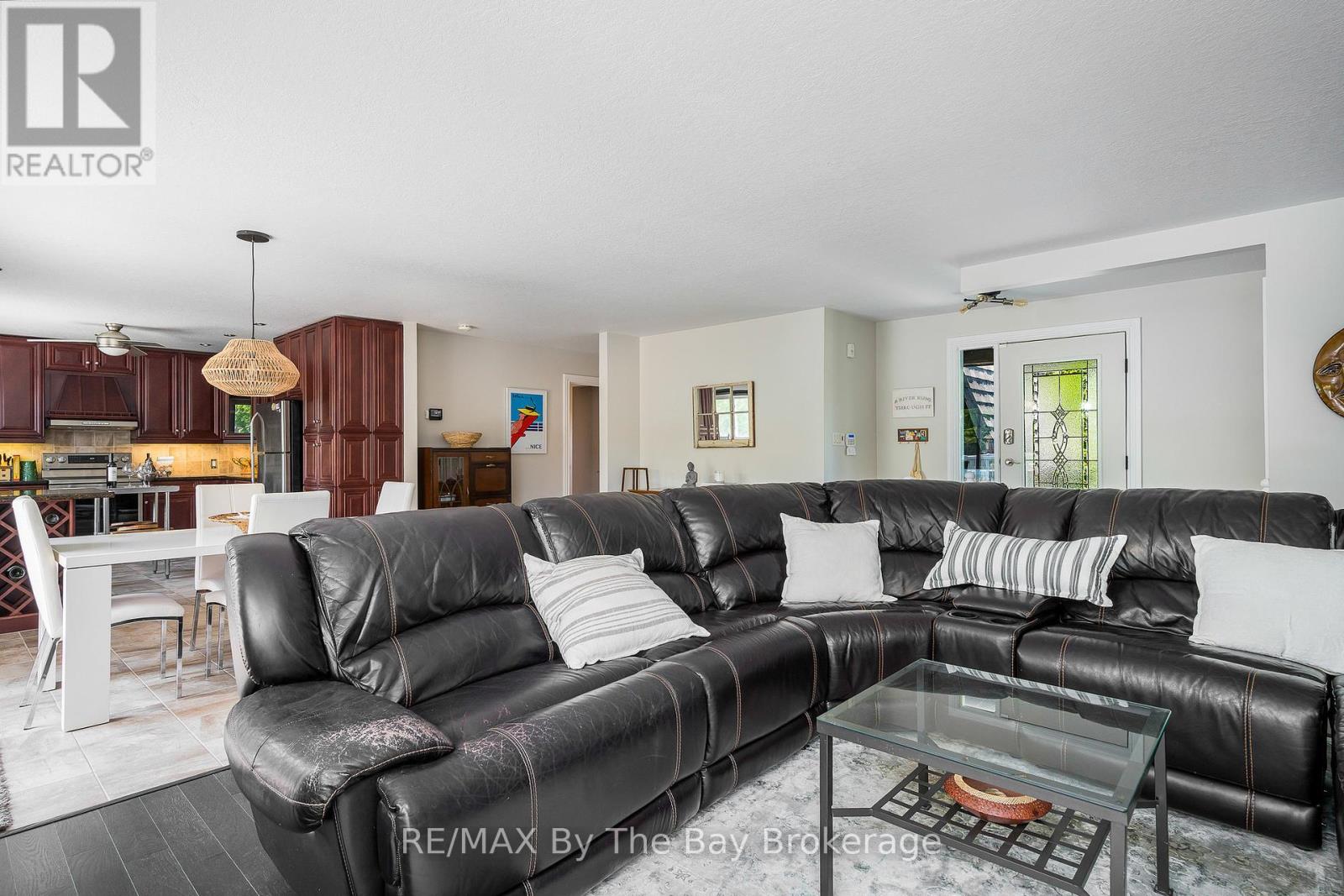 83 Old Mosley Street, Wasaga Beach, Ontario  L9Z 2J5 - Photo 21 - S12222137
