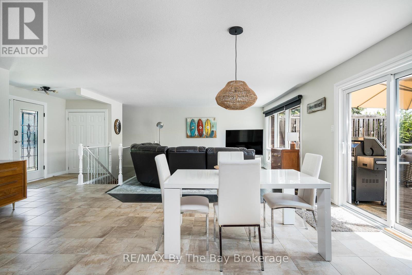 83 Old Mosley Street, Wasaga Beach, Ontario  L9Z 2J5 - Photo 23 - S12222137