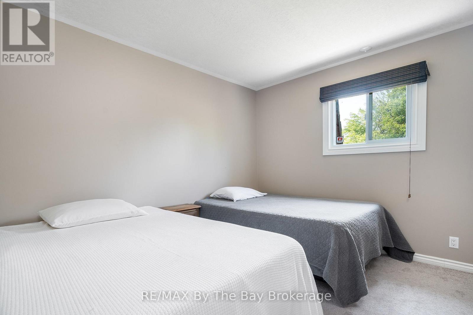 83 Old Mosley Street, Wasaga Beach, Ontario  L9Z 2J5 - Photo 31 - S12222137