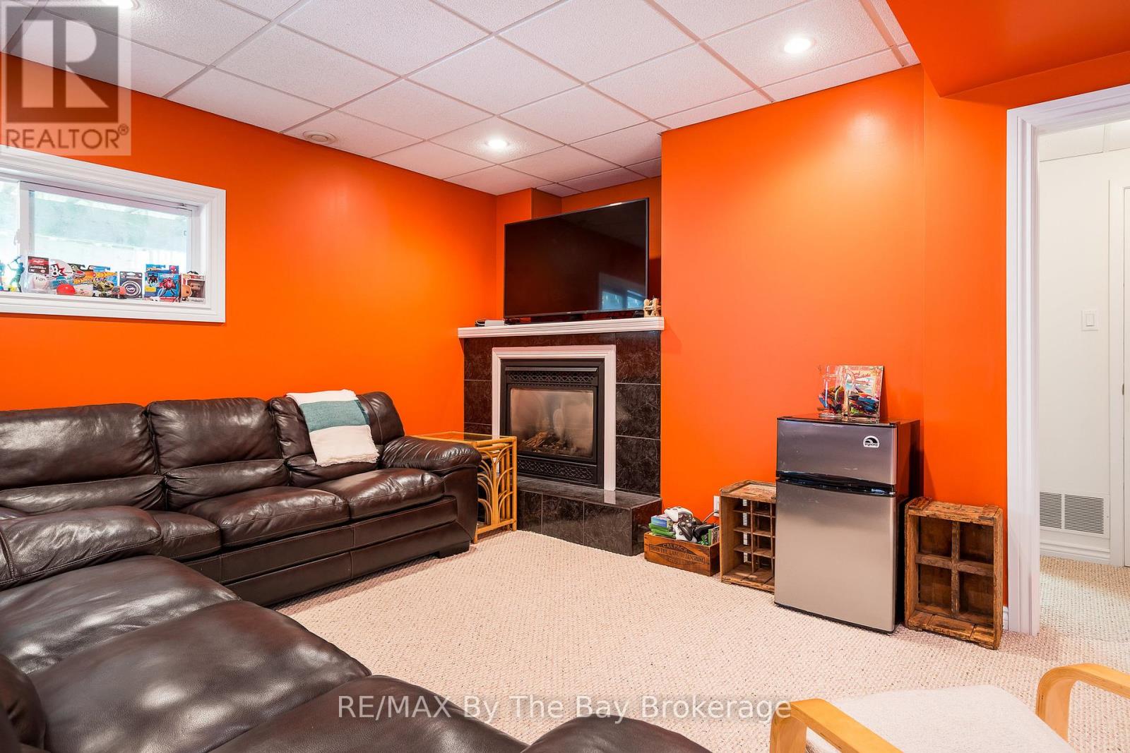 83 Old Mosley Street, Wasaga Beach, Ontario  L9Z 2J5 - Photo 36 - S12222137