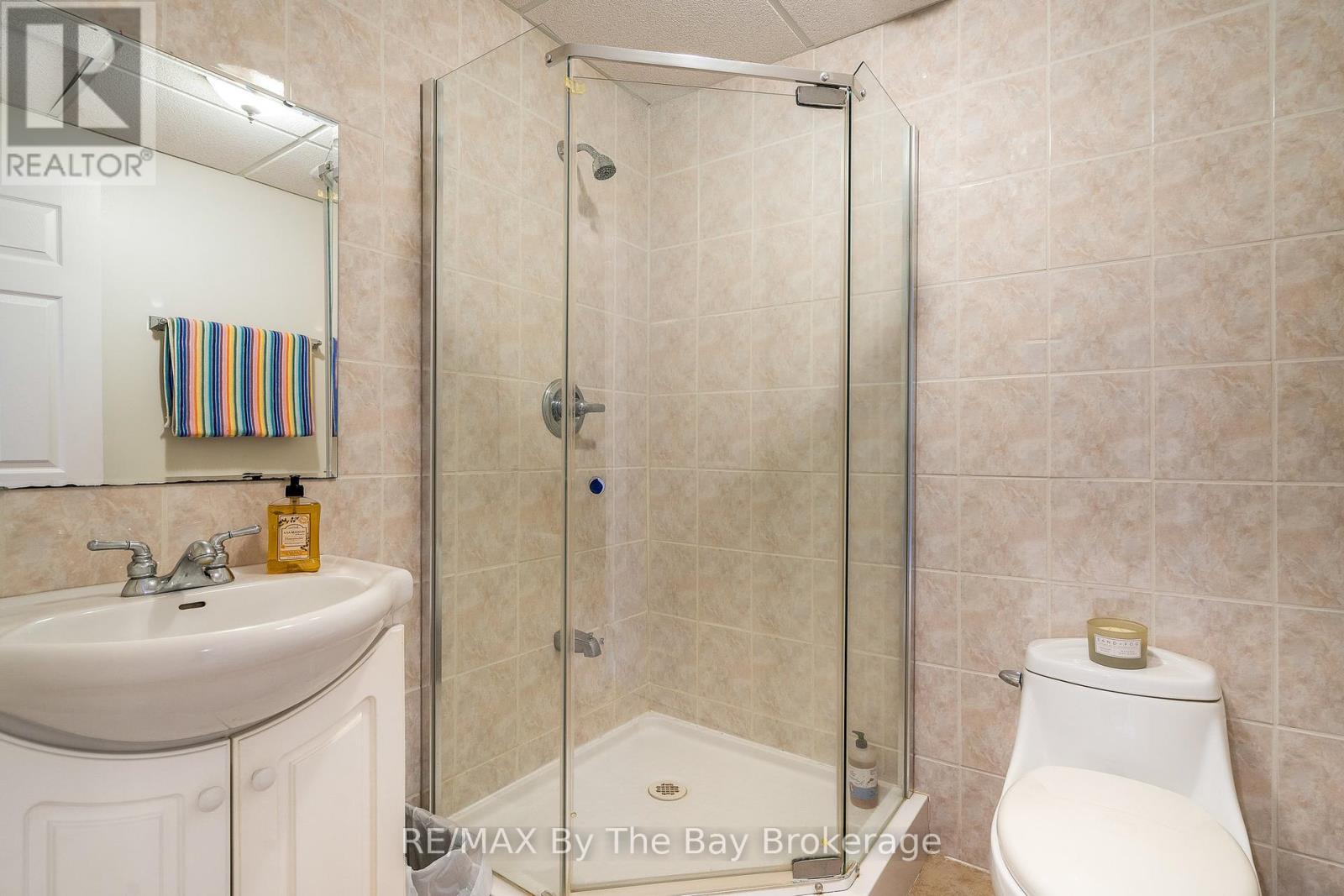 83 Old Mosley Street, Wasaga Beach, Ontario  L9Z 2J5 - Photo 37 - S12222137