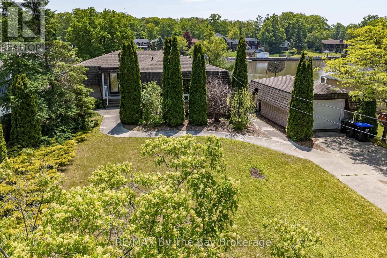 83 Old Mosley Street, Wasaga Beach, Ontario  L9Z 2J5 - Photo 38 - S12222137
