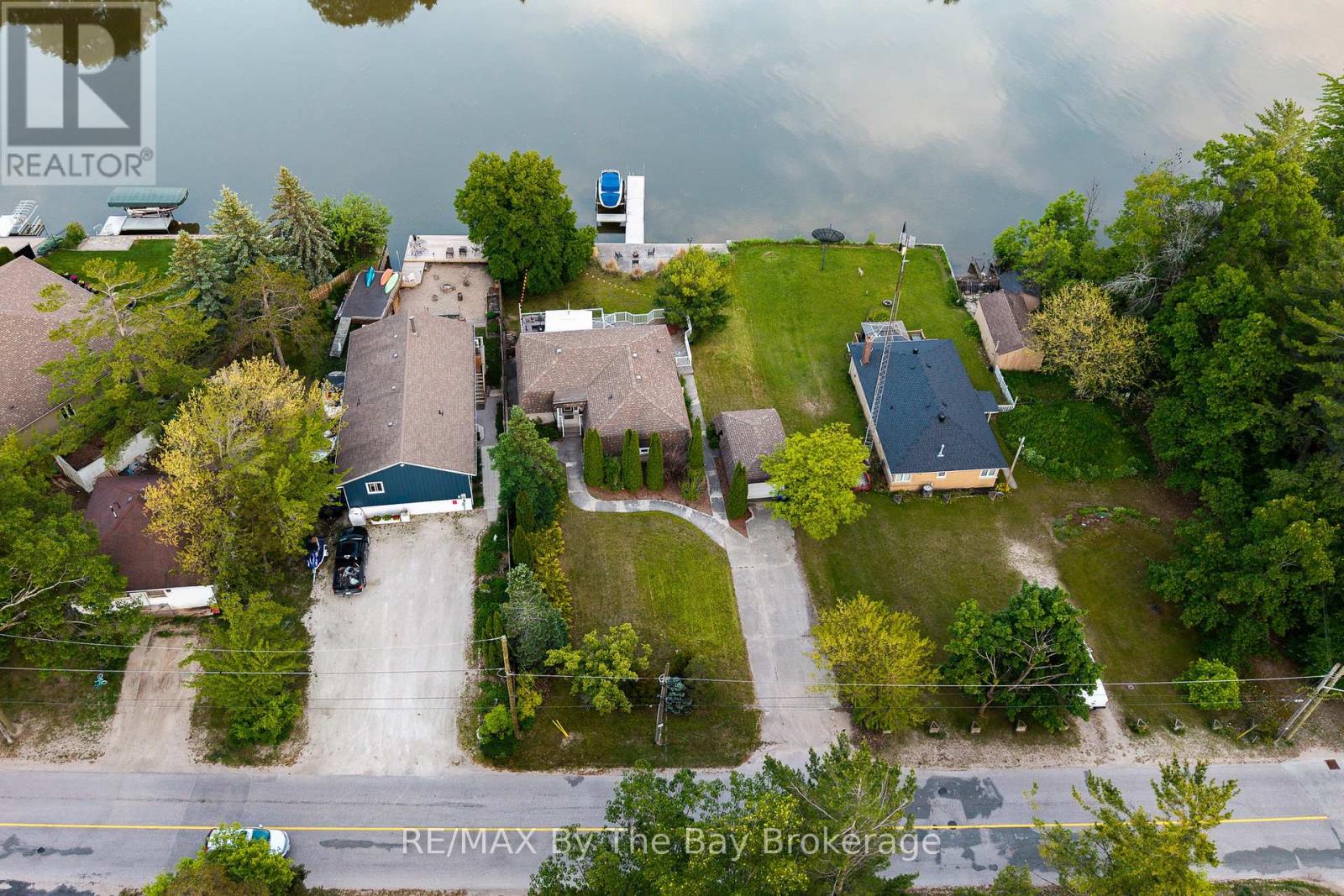 83 Old Mosley Street, Wasaga Beach, Ontario  L9Z 2J5 - Photo 42 - S12222137