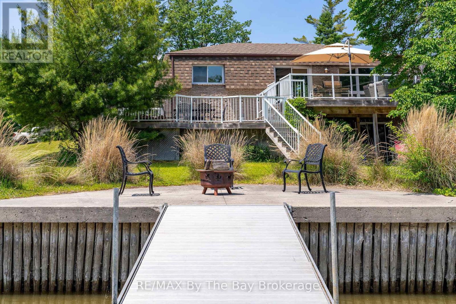 83 Old Mosley Street, Wasaga Beach, Ontario  L9Z 2J5 - Photo 48 - S12222137