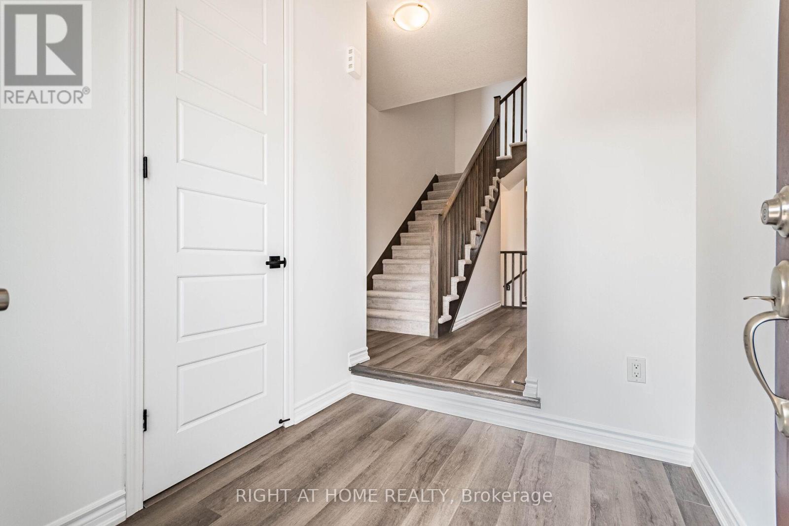 Property at 48 FORESTWALK STREET image 4