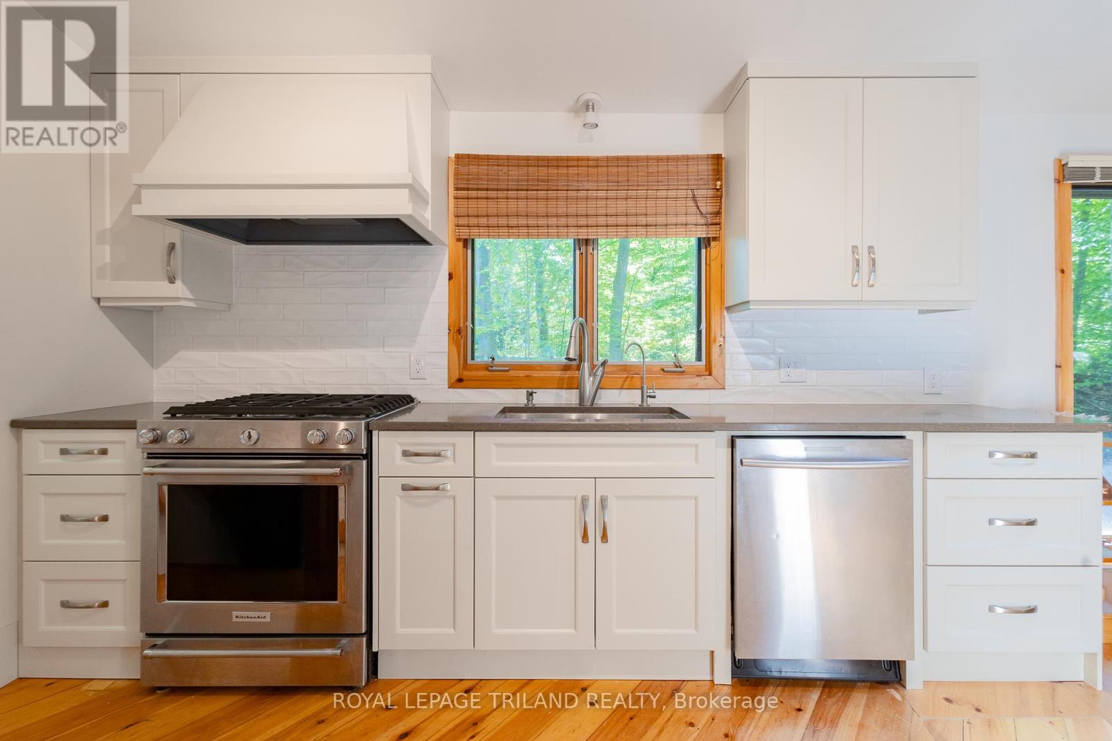 75331 Glitter Bay Crescent, Bluewater, Ontario  N0M 1G0 - Photo 3 - X12222159