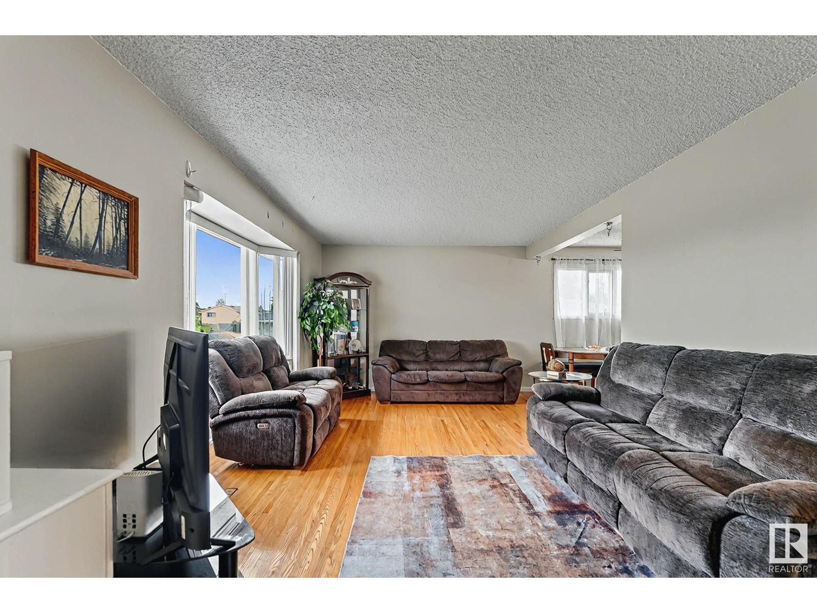 Property at 10507 134A AV NW NW image 4