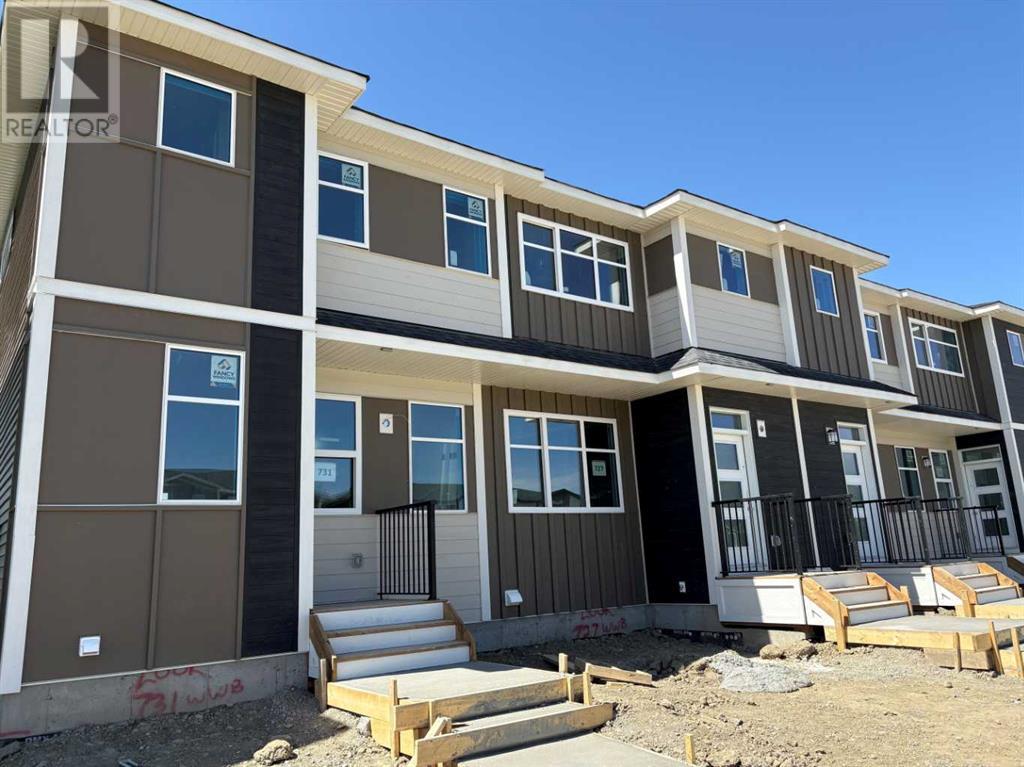Property at 727 Wolf Willow Boulevard SE image 1