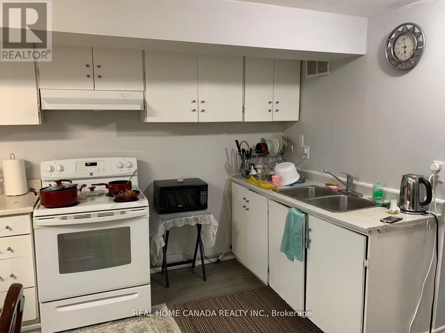 (Basement) - 871 Consort Crescent, Mississauga, Ontario  L5C 1J9 - Photo 5 - W12222185
