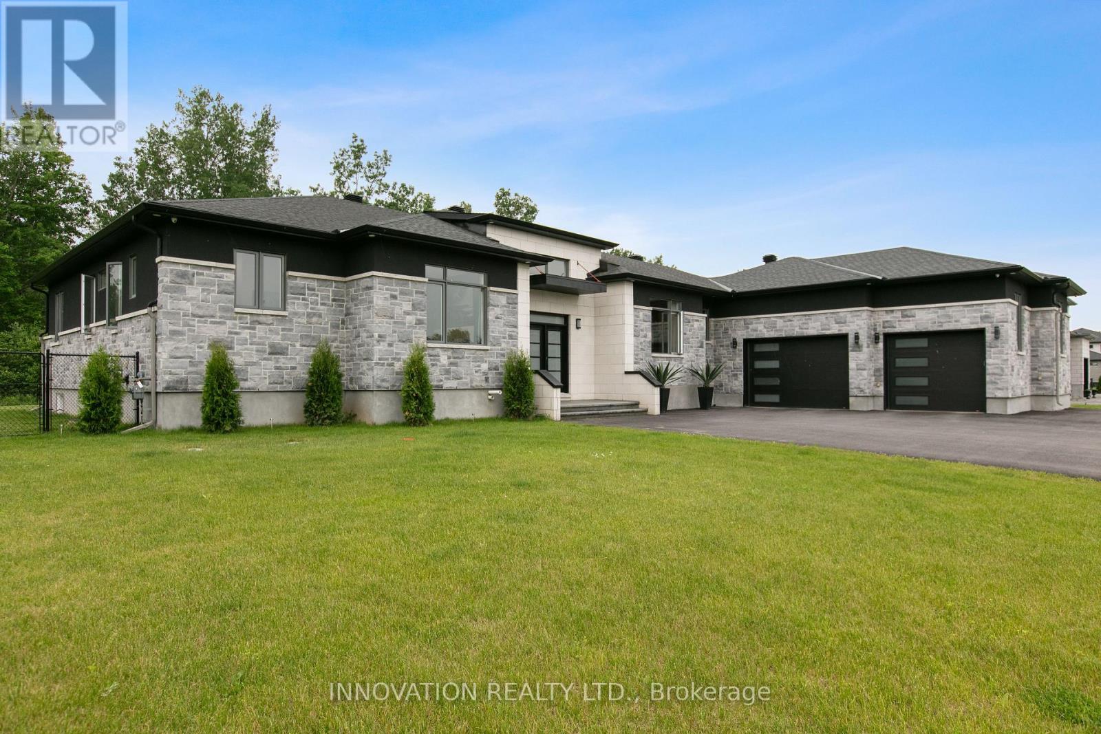 Property at 651 BALLYCASTLE CRESCENT image 3