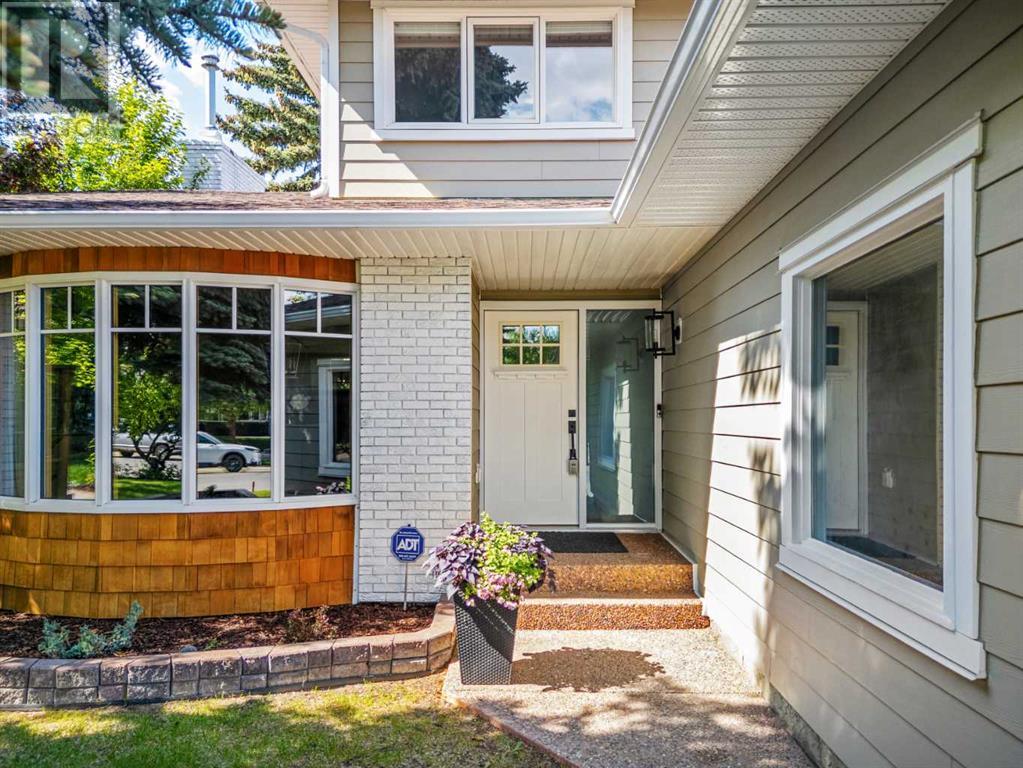 Property at 836 Parkwood Drive SE image 2