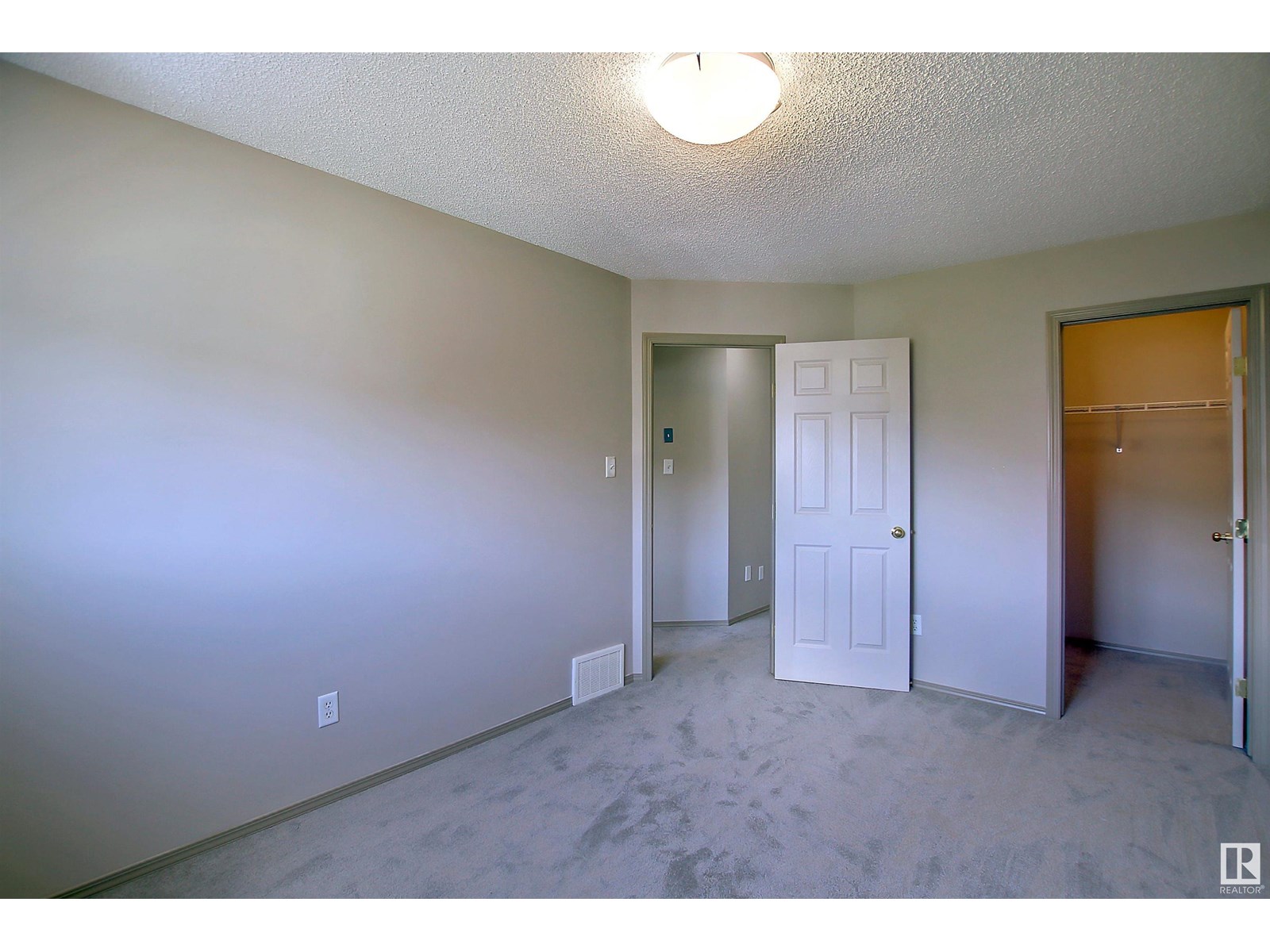 Property at 8129 7 AV SW image 3