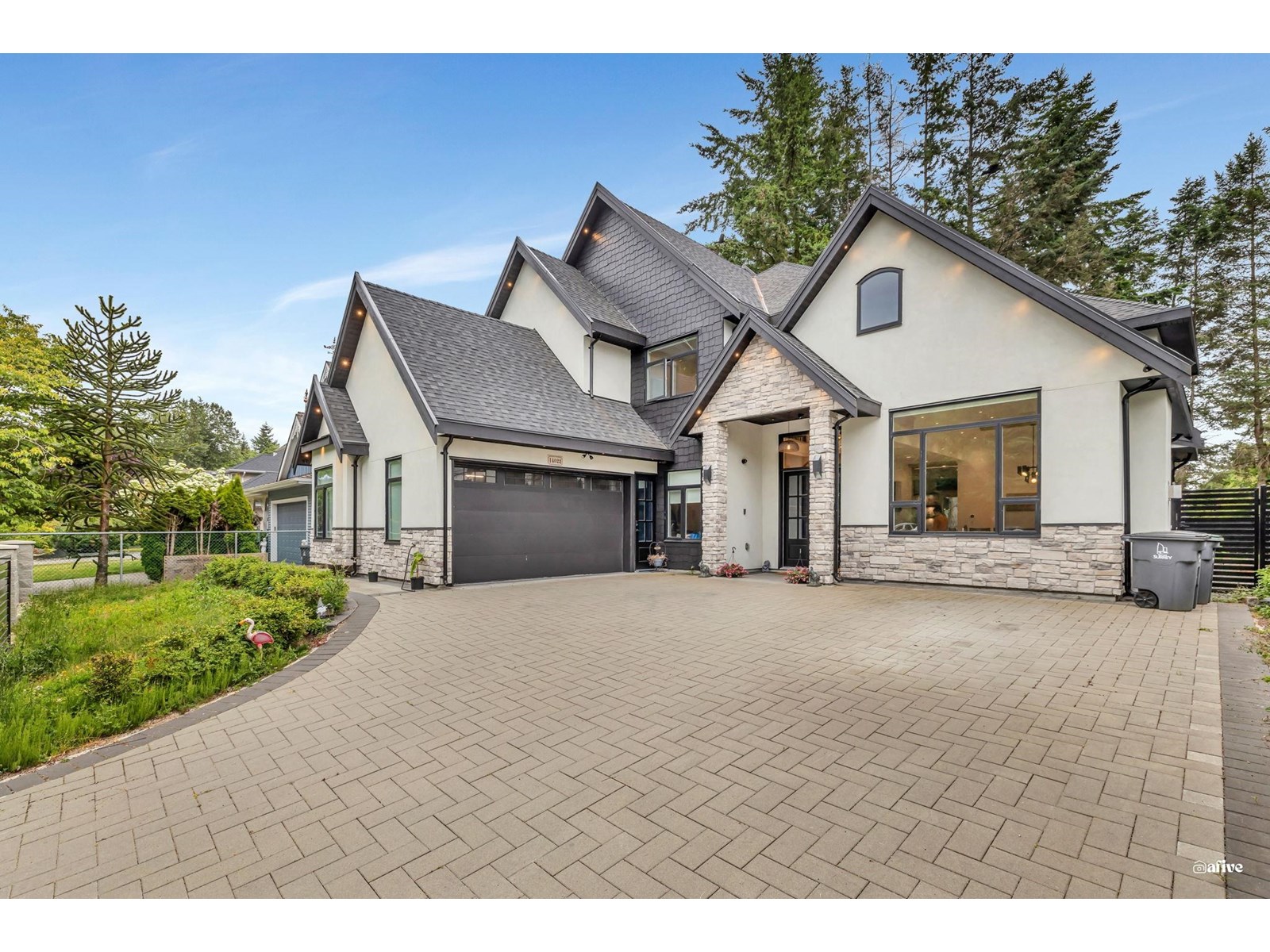 Property at 14022 20A AVENUE image 2