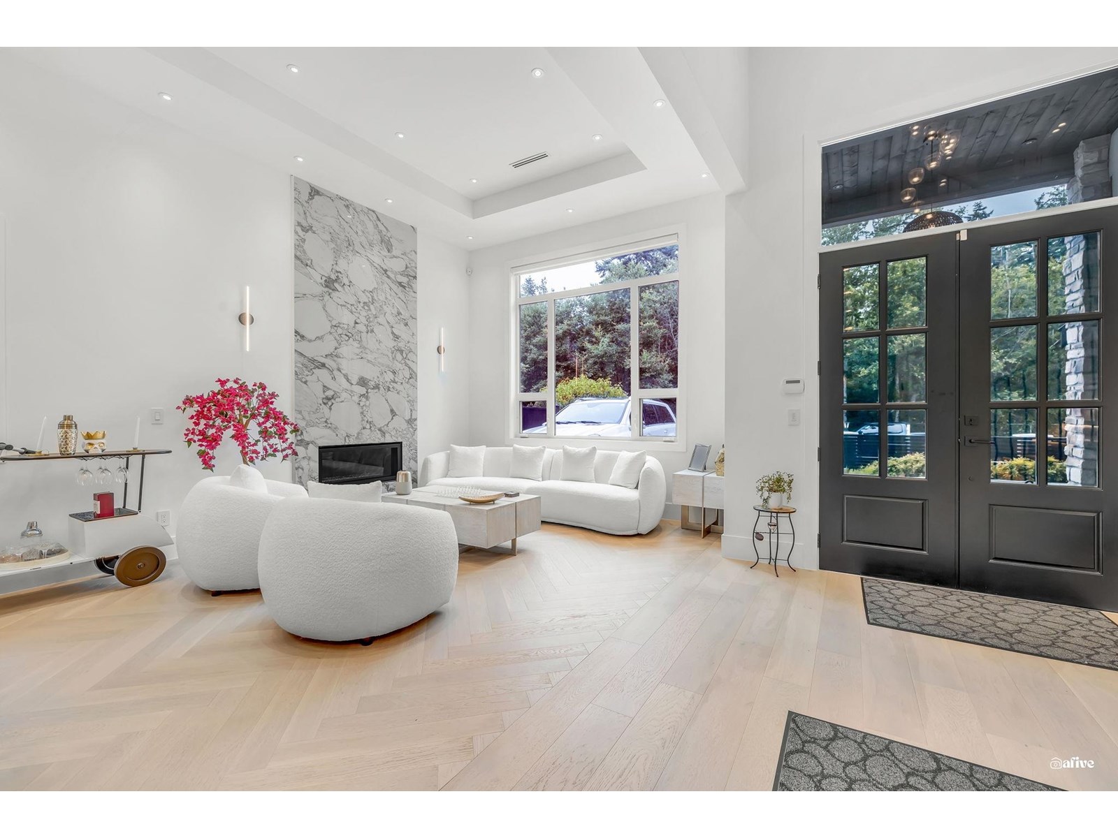 Property at 14022 20A AVENUE image 4