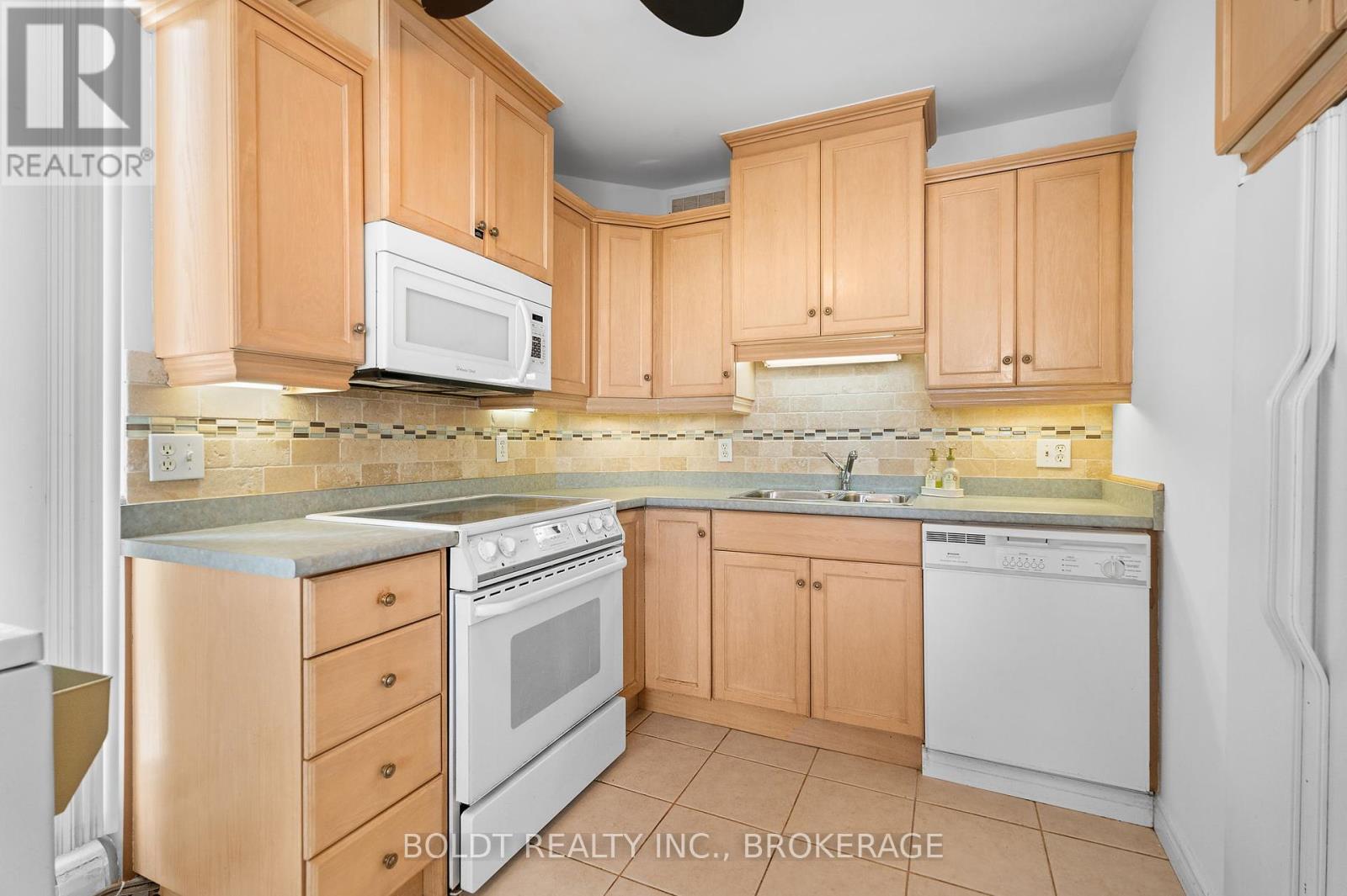 902 - 35 Towering Heights Boulevard, St. Catharines (Glendale/glenridge), Ontario  L2T 3G8 - Photo 12 - X12205729