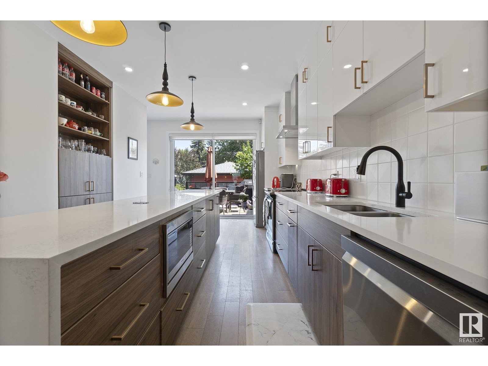 Property at 9337 87 ST NW image 3