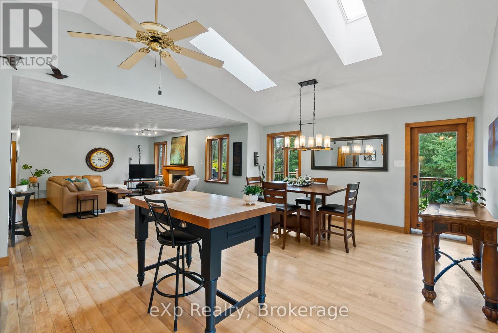 5 15th Avenue, South Bruce Peninsula, Ontario  N0H 2T0 - Photo 14 - X12109285