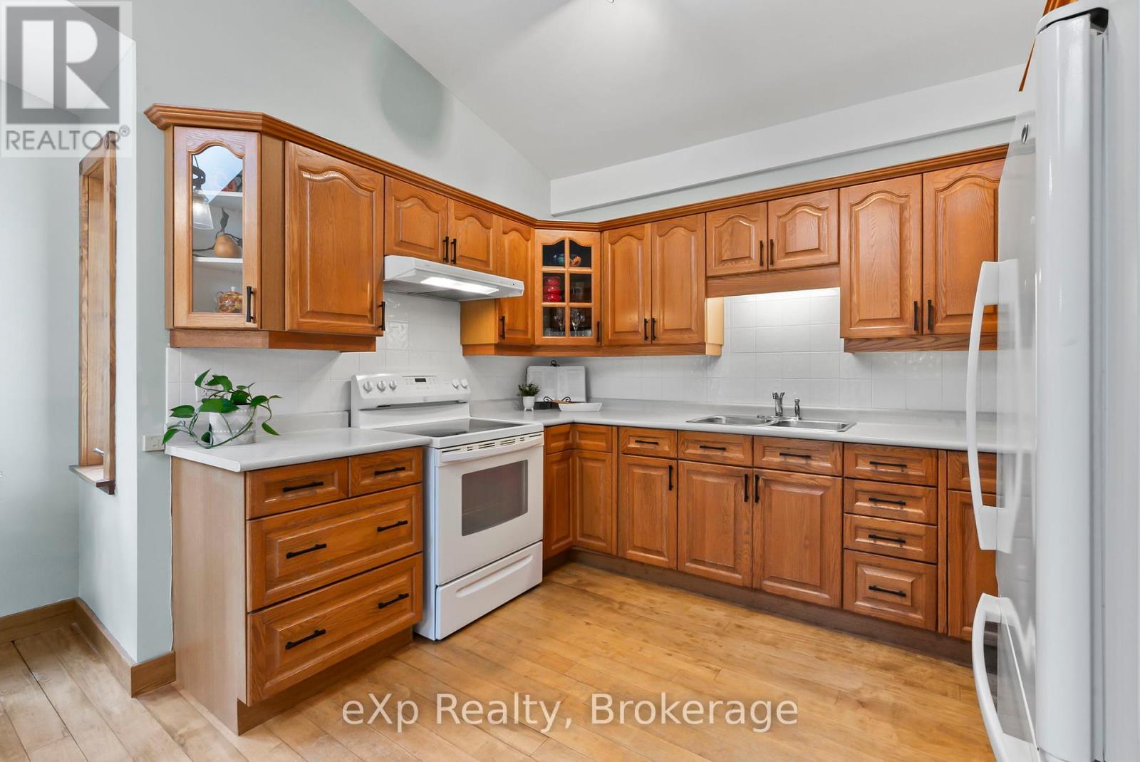 5 15th Avenue, South Bruce Peninsula, Ontario  N0H 2T0 - Photo 15 - X12109285