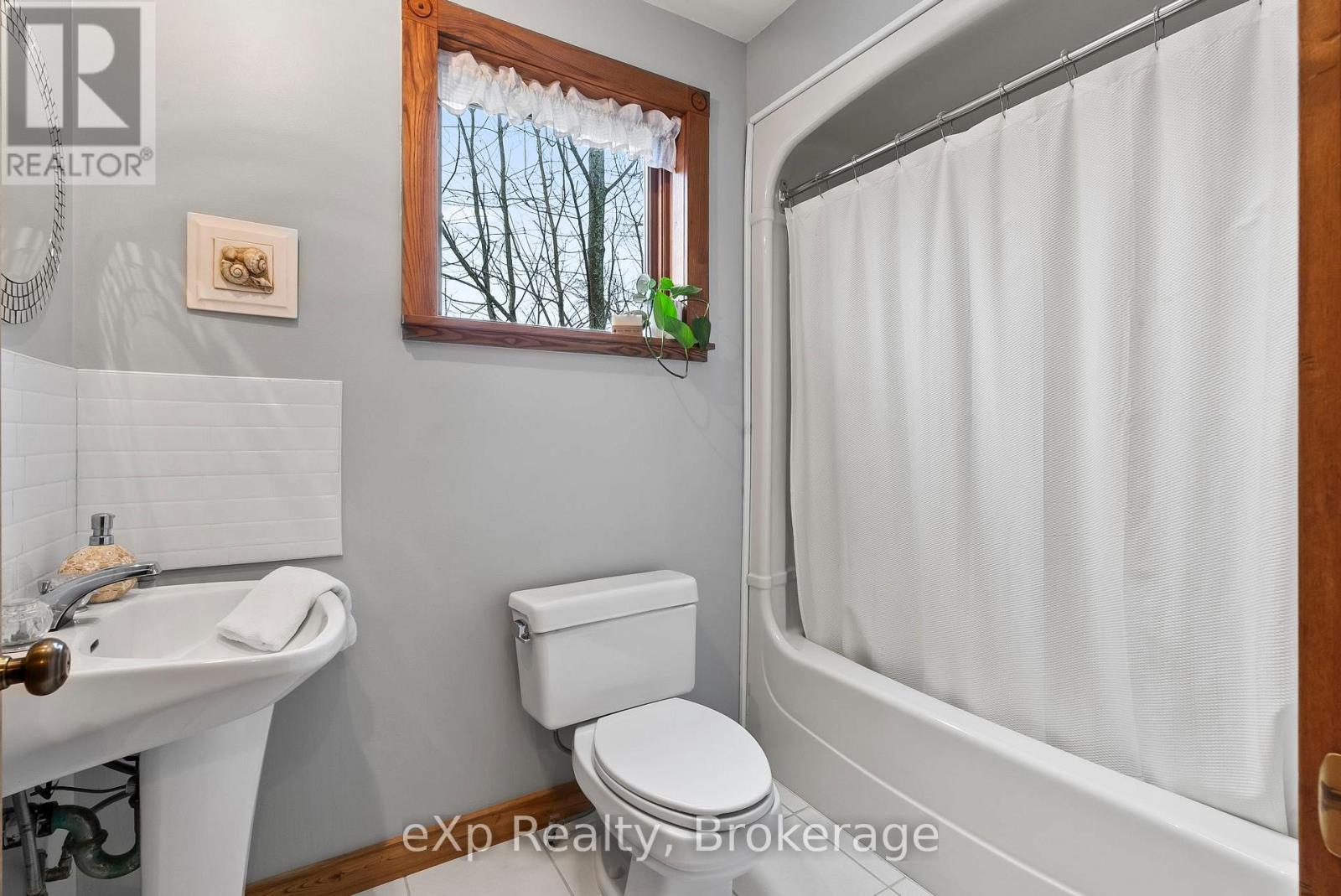 5 15th Avenue, South Bruce Peninsula, Ontario  N0H 2T0 - Photo 21 - X12109285
