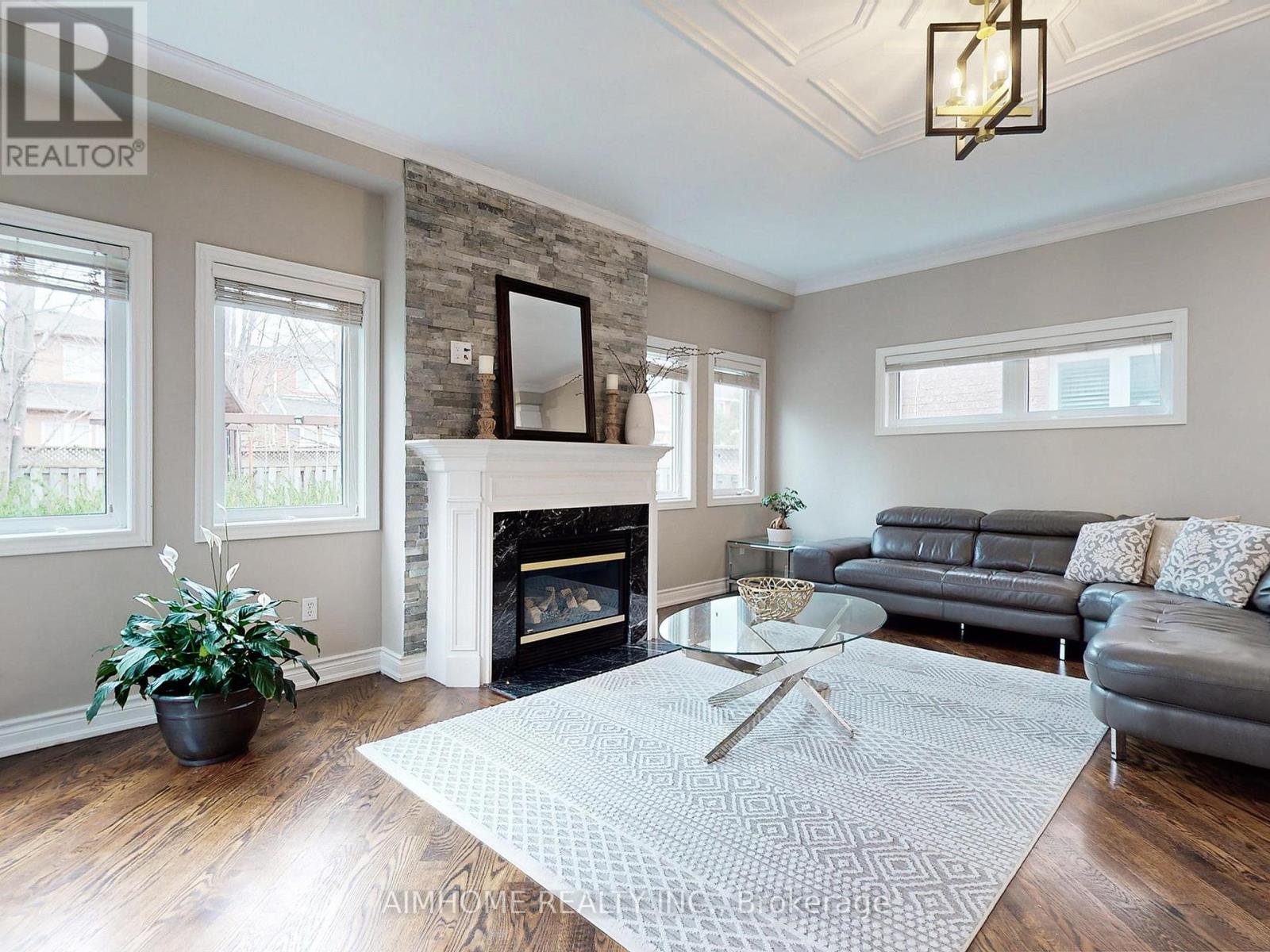 Property at 509 RAVINEVIEW WAY image 3