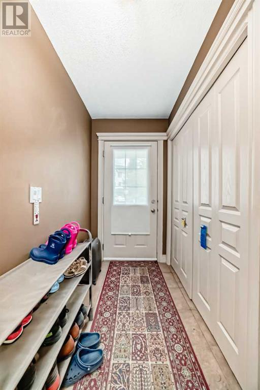 Property at 11 Cougar Ridge Mews SW image 4