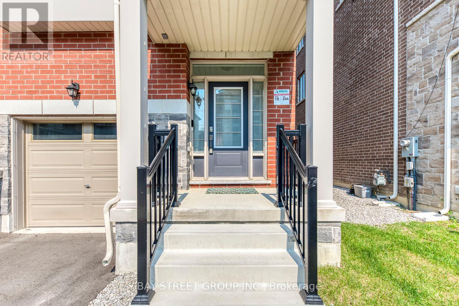 Property at 33 SISSONS WAY image 2