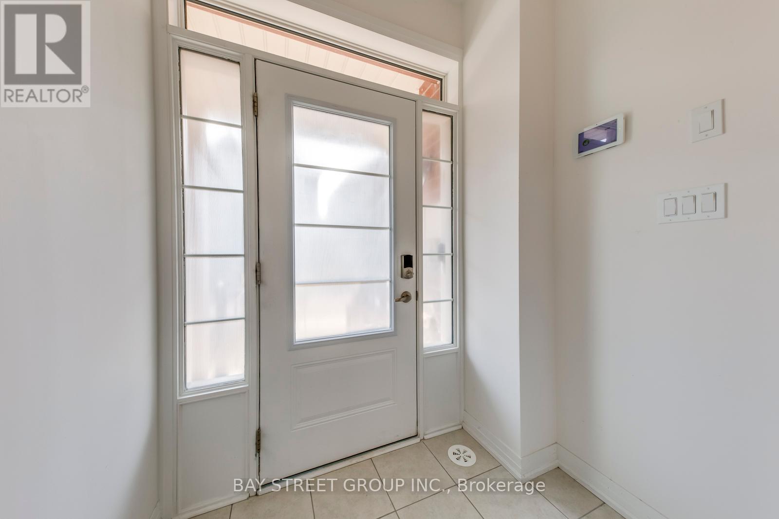 Property at 33 SISSONS WAY image 3