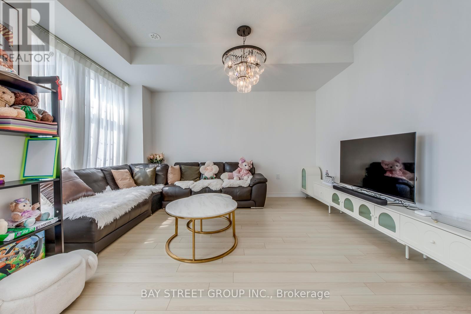 Property at 33 SISSONS WAY image 4