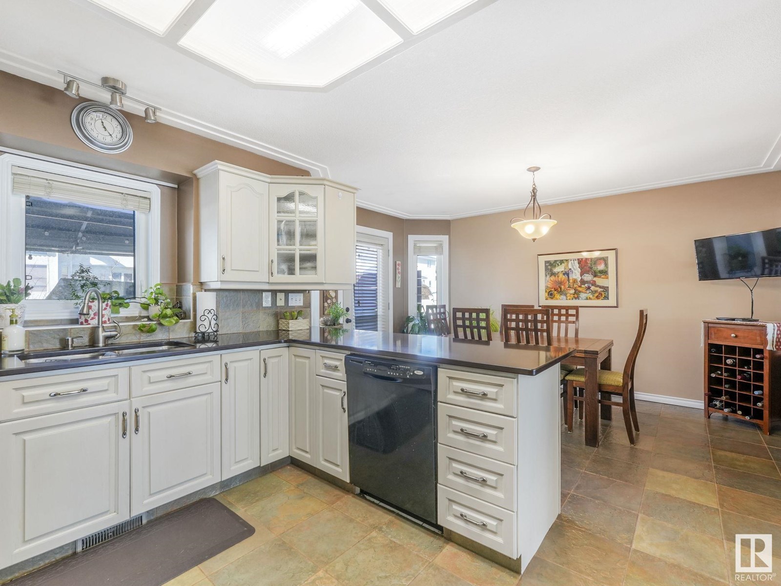 Property at 16128 56 ST NW image 1