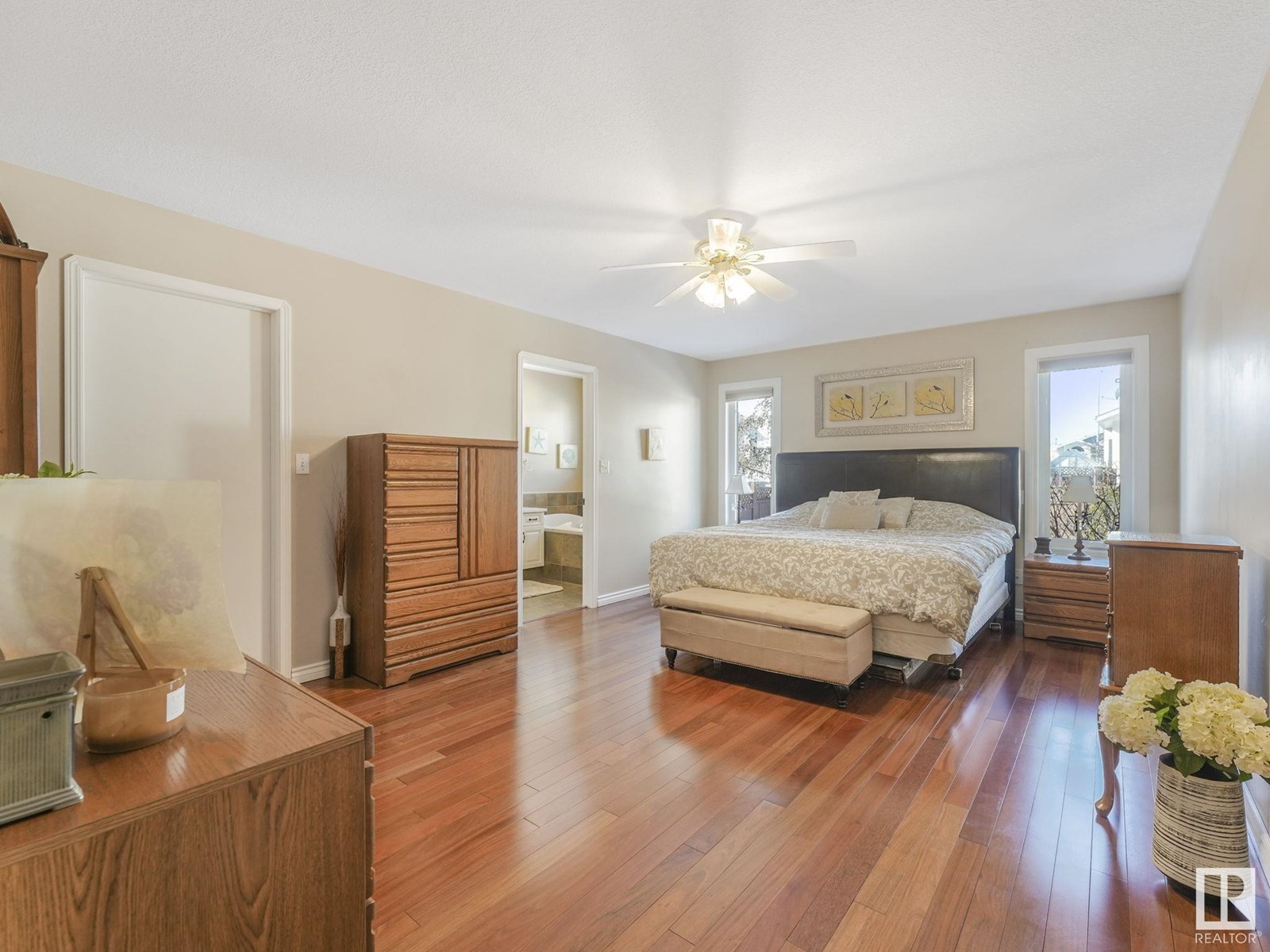 Property at 16128 56 ST NW image 3