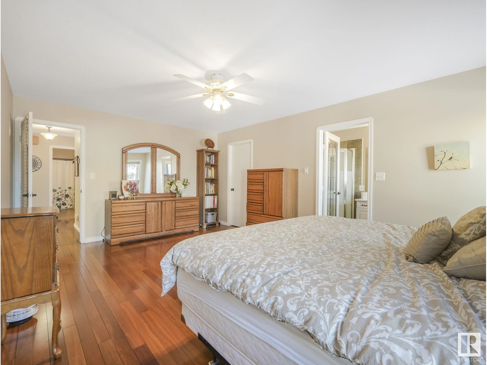 Property at 16128 56 ST NW image 5
