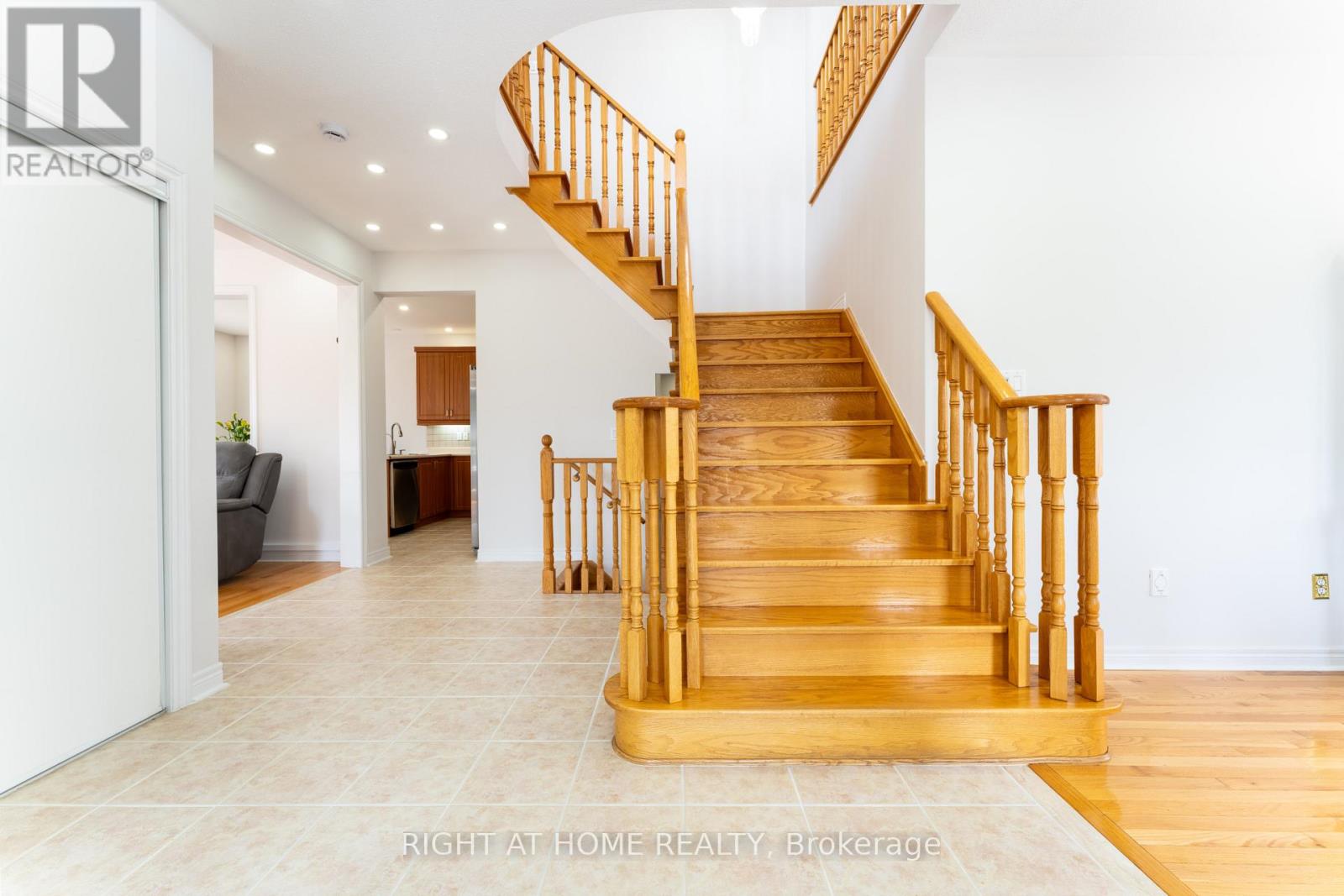 Property at 15 TOURNAMENT DRIVE image 3
