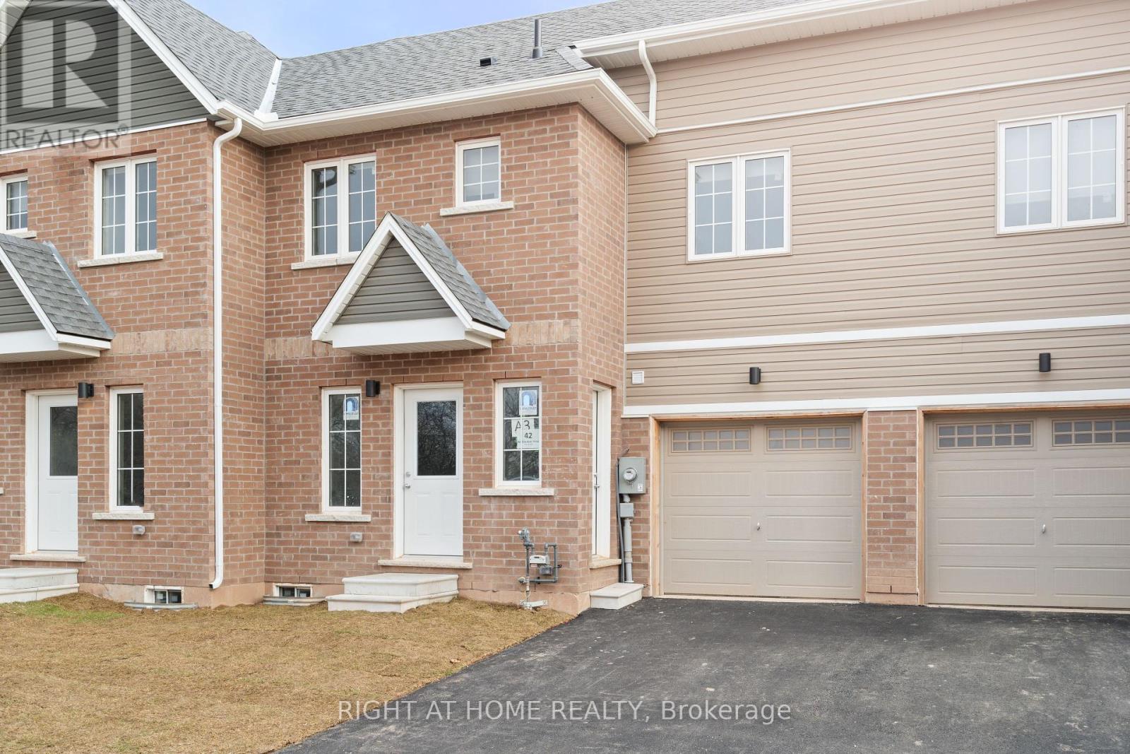 Property at 42 WATERLEAF TR E image 1