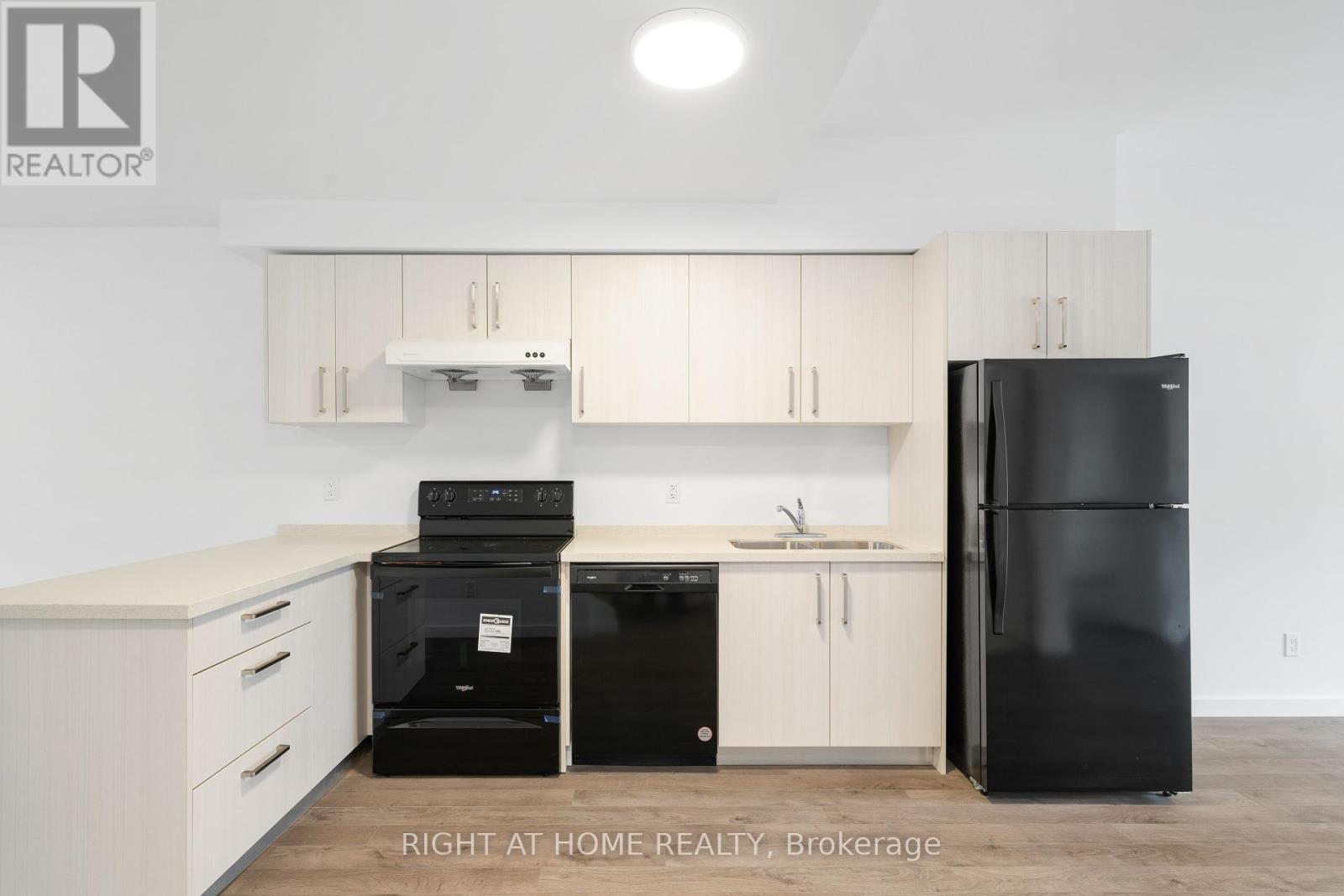Property at 42 WATERLEAF TR E image 2