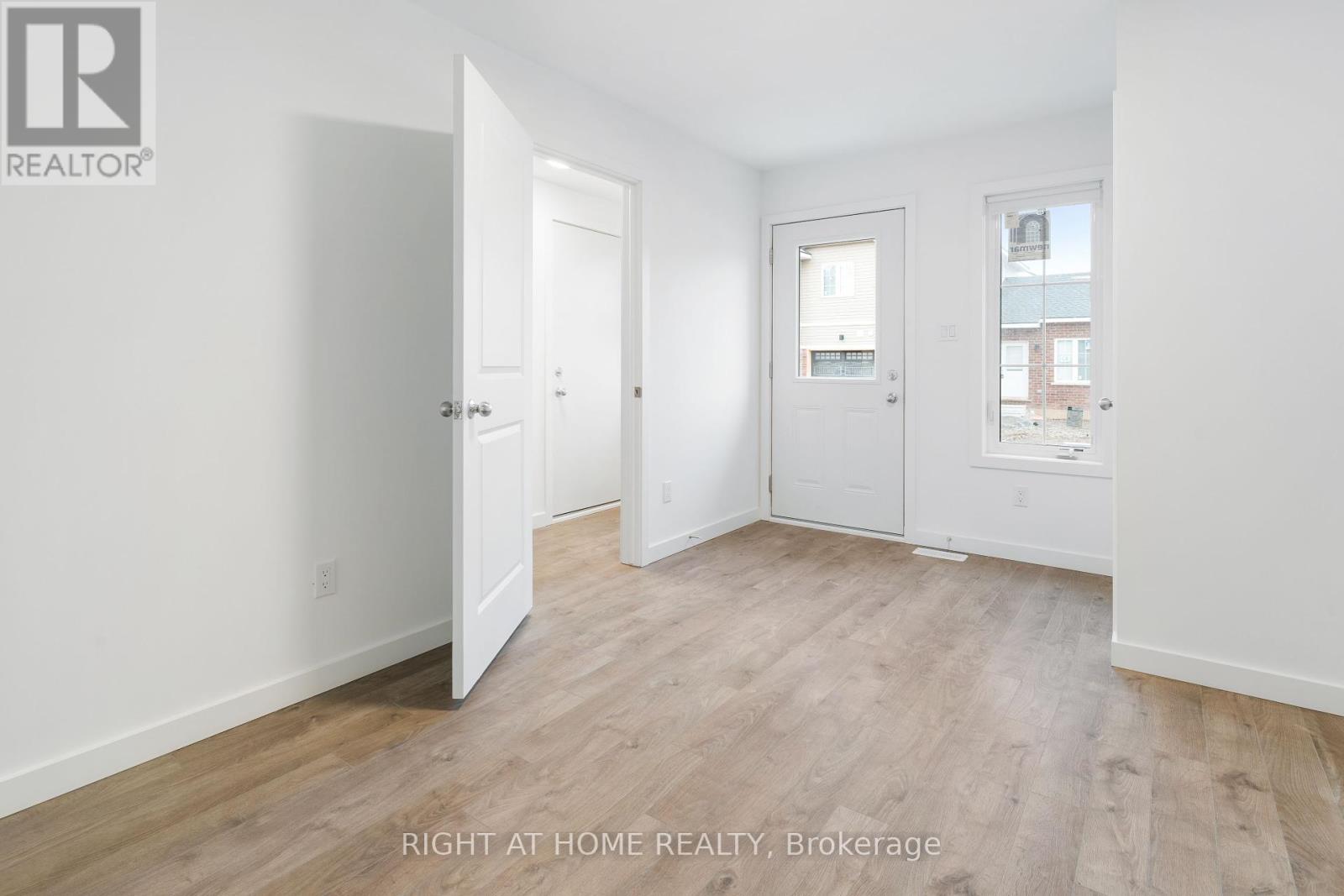 Property at 42 WATERLEAF TR E image 5