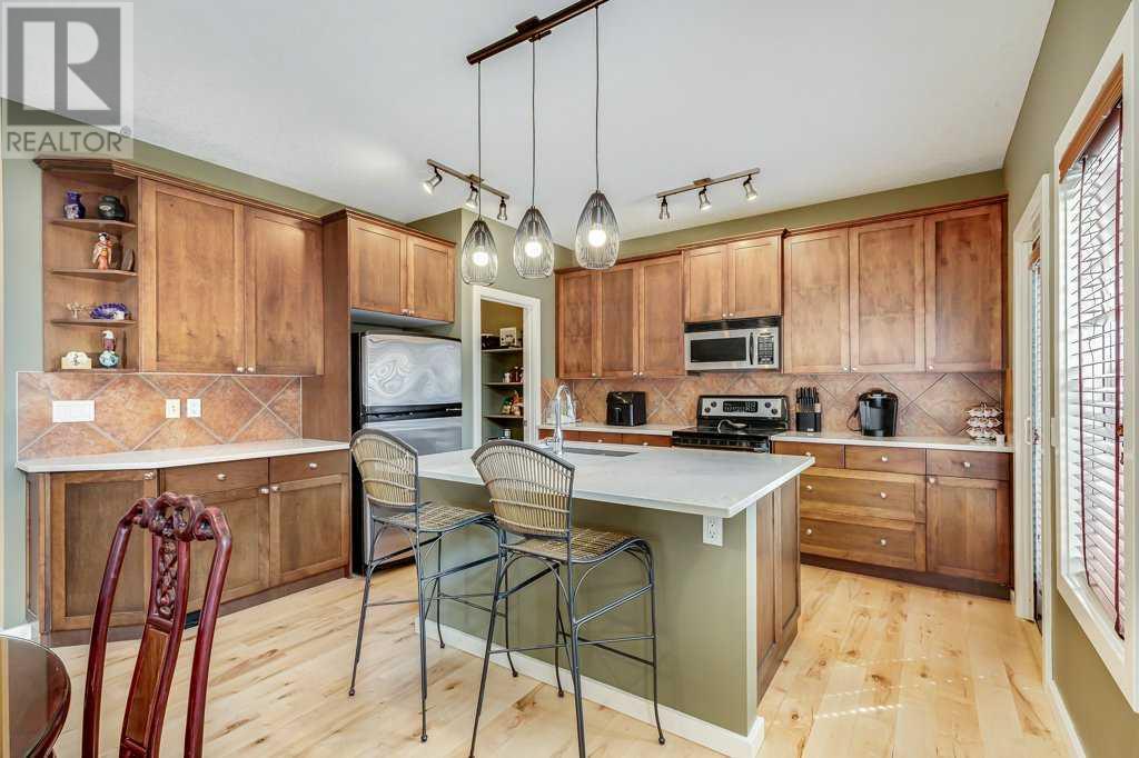 Property at 48 Chapala Square SE image 4