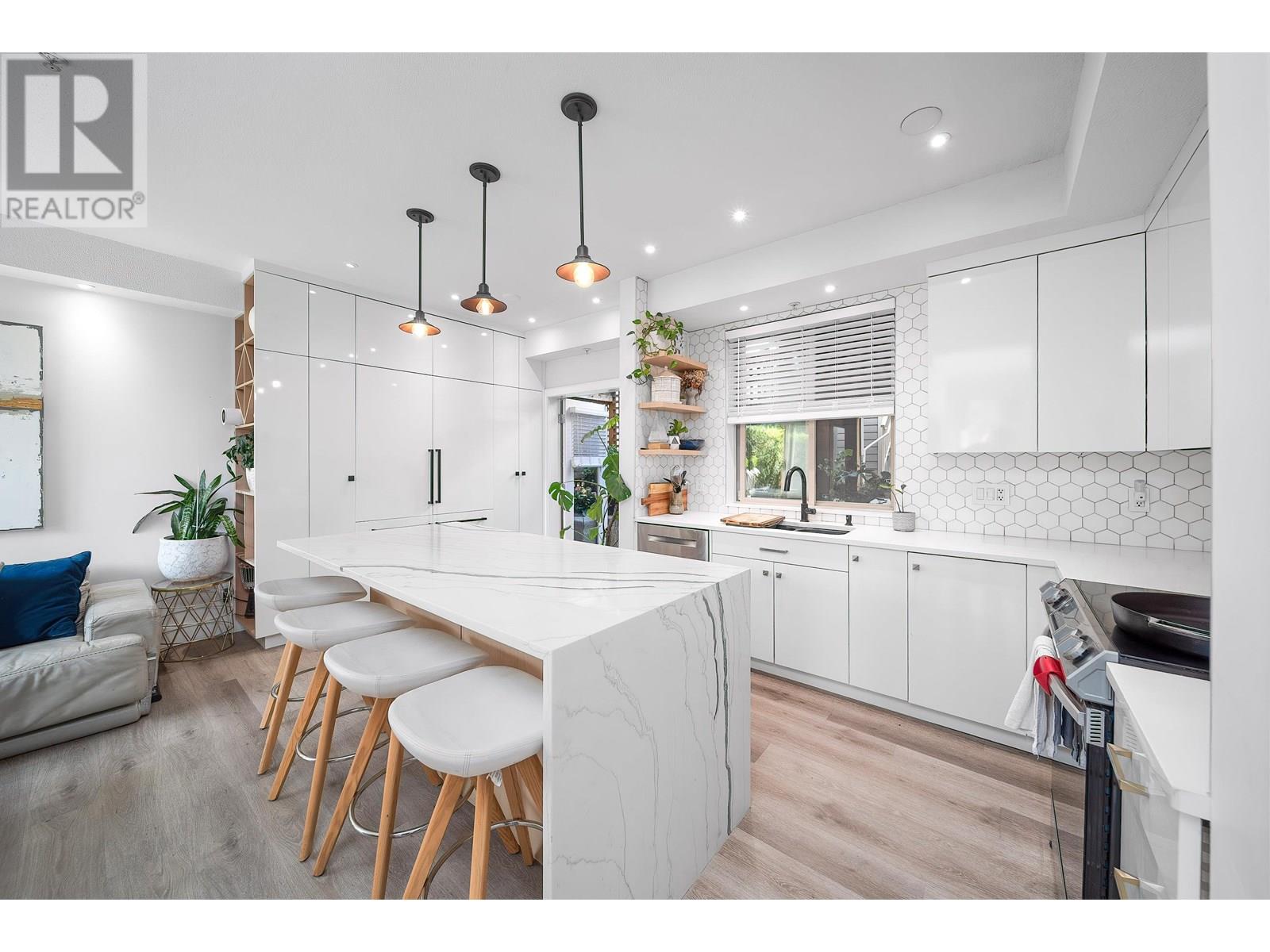 124 2108 ROWLAND STREET, port coquitlam, British Columbia V3C0C1