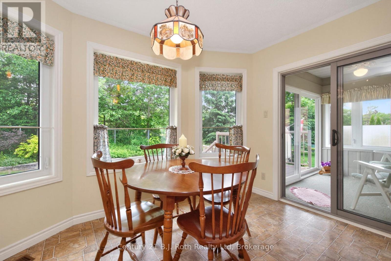 67 James Street, Penetanguishene, Ontario  L9M 2H8 - Photo 16 - S12222361