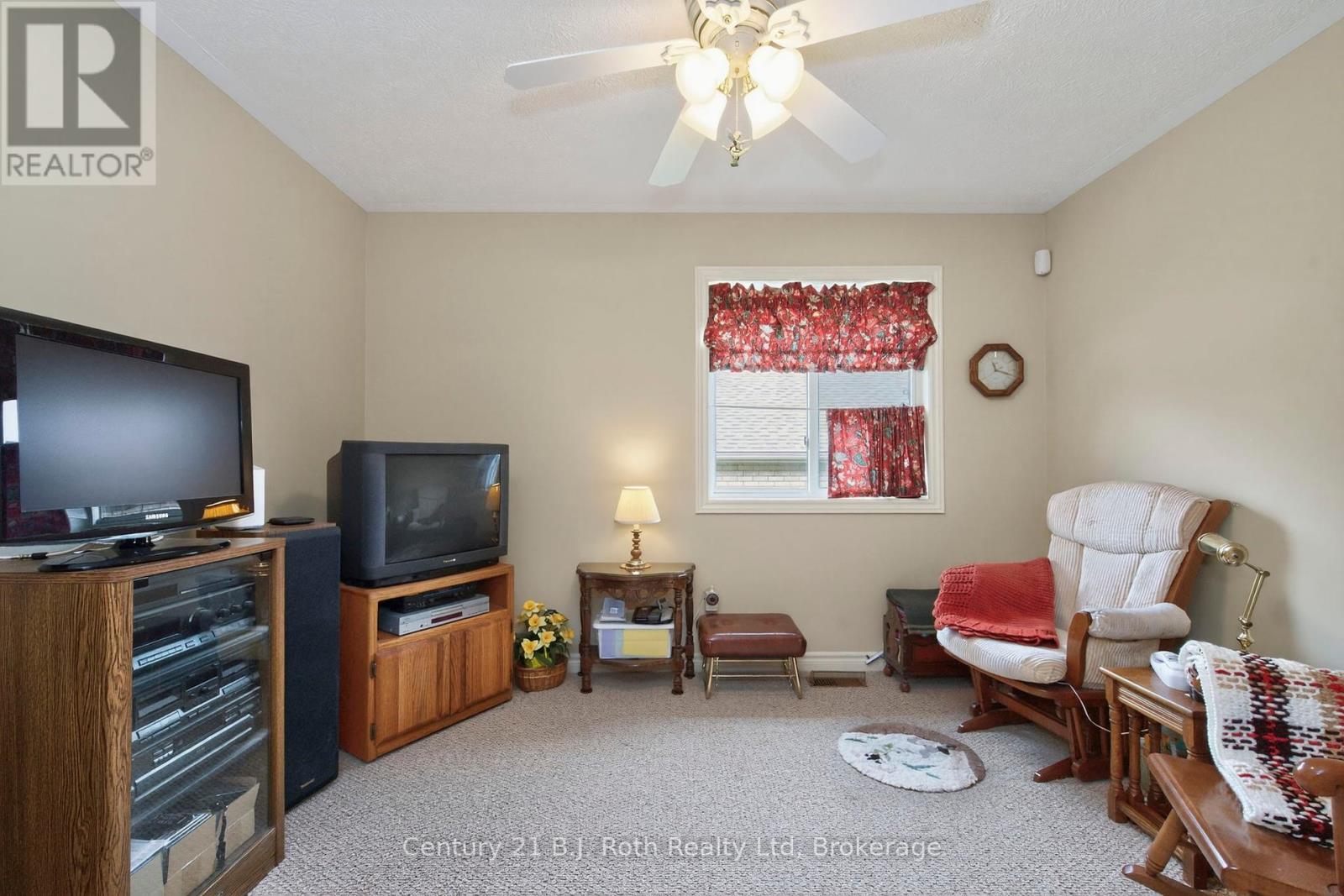 67 James Street, Penetanguishene, Ontario  L9M 2H8 - Photo 31 - S12222361