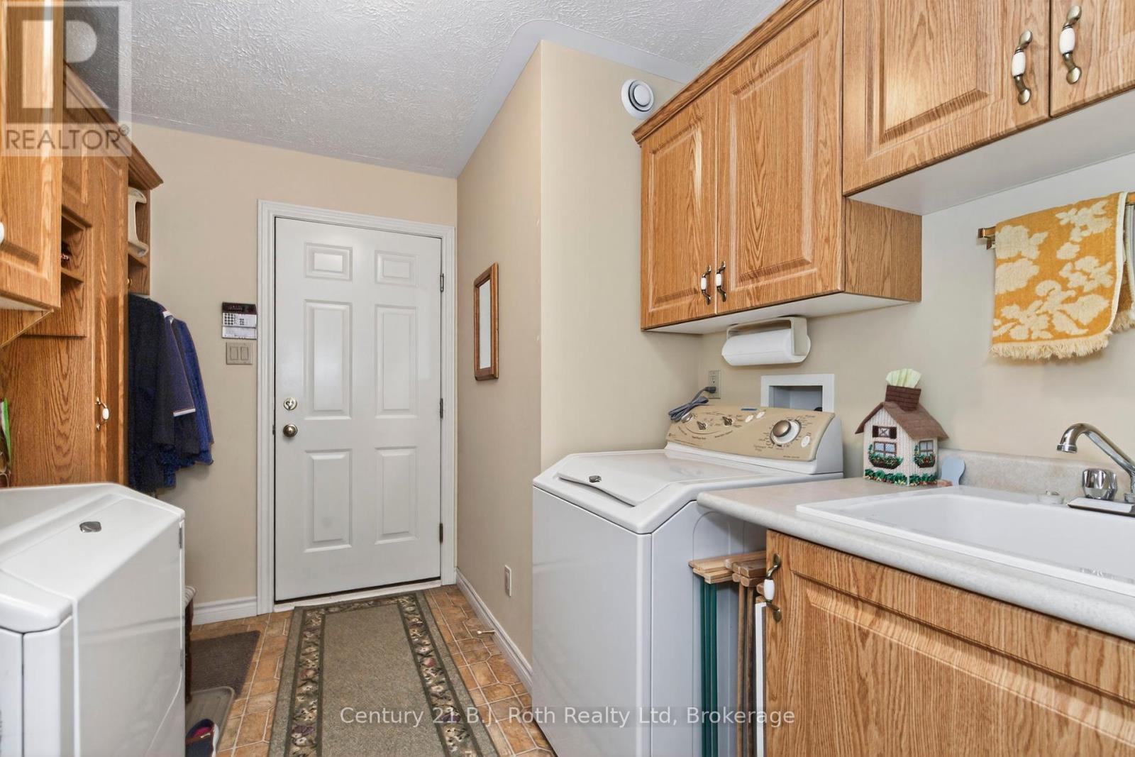 67 James Street, Penetanguishene, Ontario  L9M 2H8 - Photo 32 - S12222361