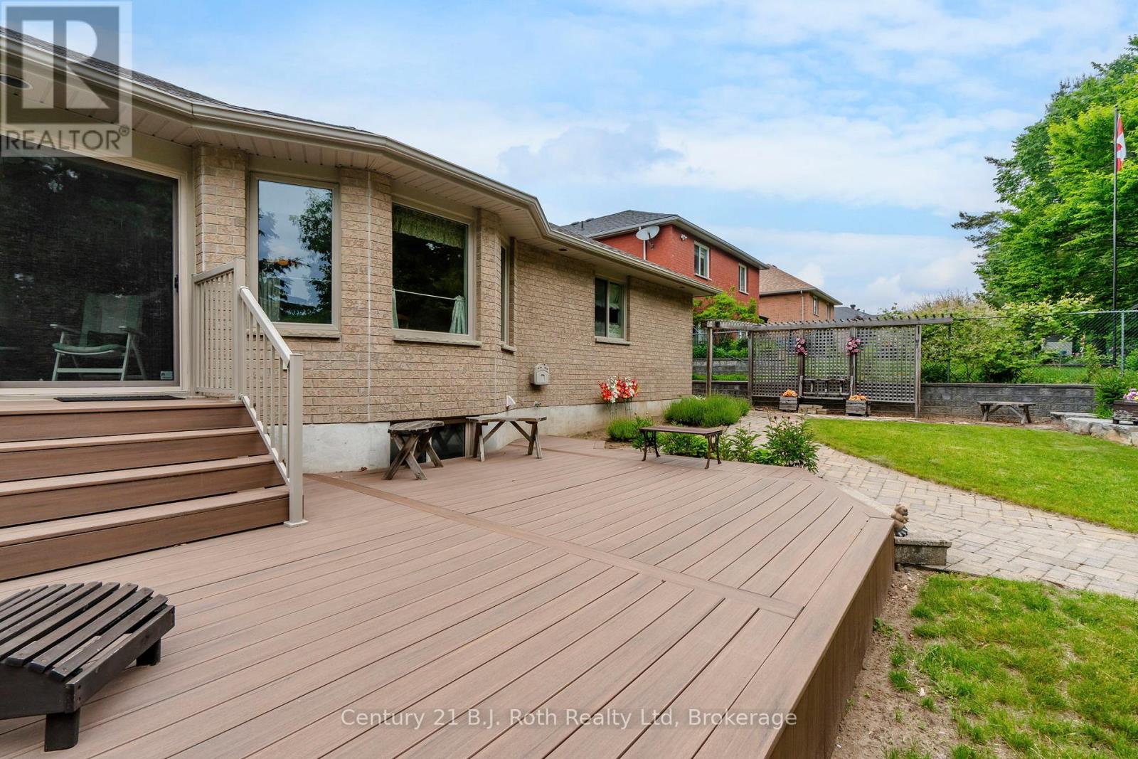 67 James Street, Penetanguishene, Ontario  L9M 2H8 - Photo 33 - S12222361