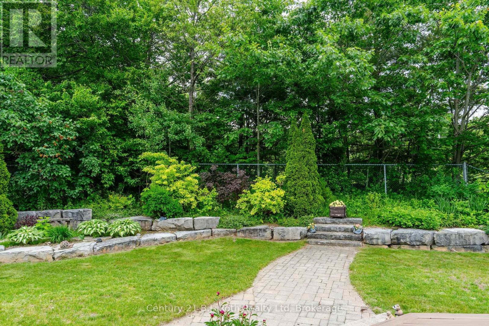 67 James Street, Penetanguishene, Ontario  L9M 2H8 - Photo 37 - S12222361