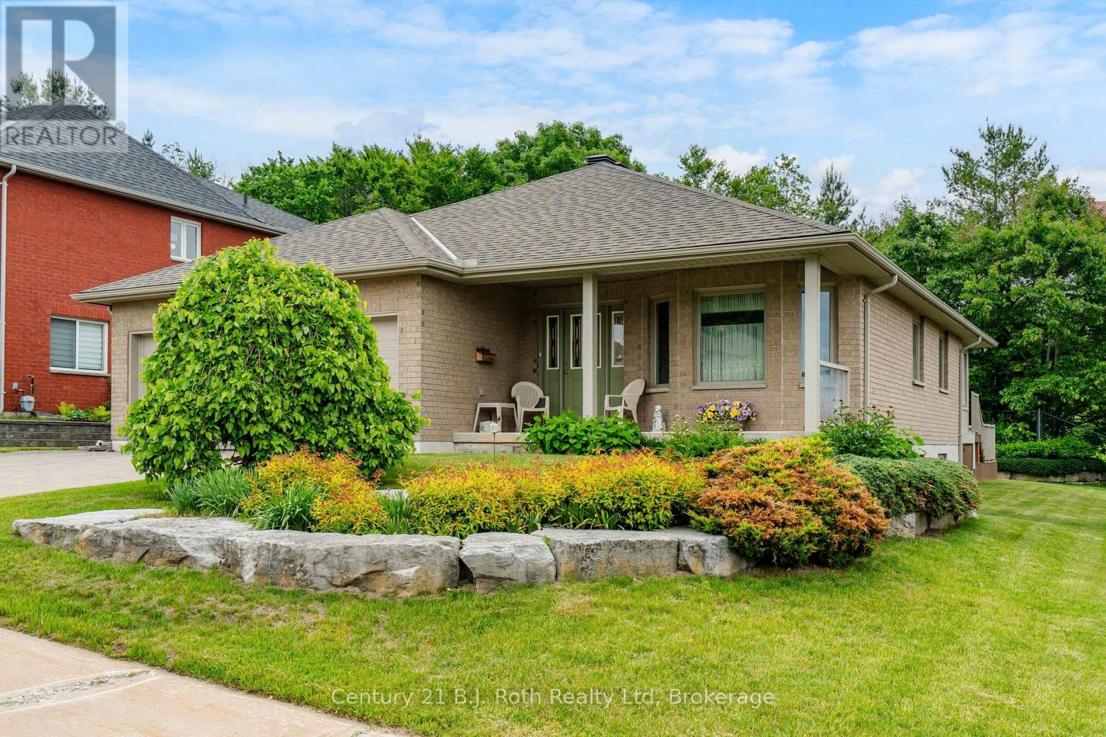 67 James Street, Penetanguishene, Ontario  L9M 2H8 - Photo 6 - S12222361