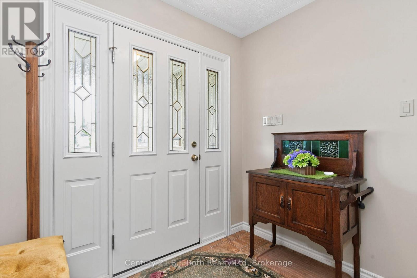 67 James Street, Penetanguishene, Ontario  L9M 2H8 - Photo 9 - S12222361