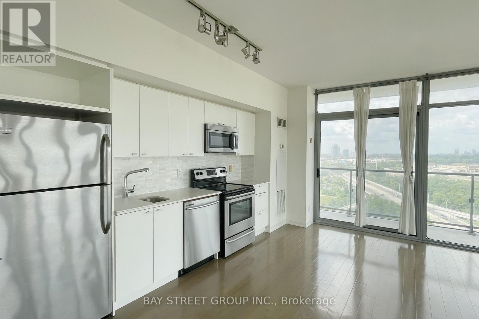 1510 - 105 The Queensway Avenue, Toronto, Ontario M6S 5B5 - Photo 3 - W12222322