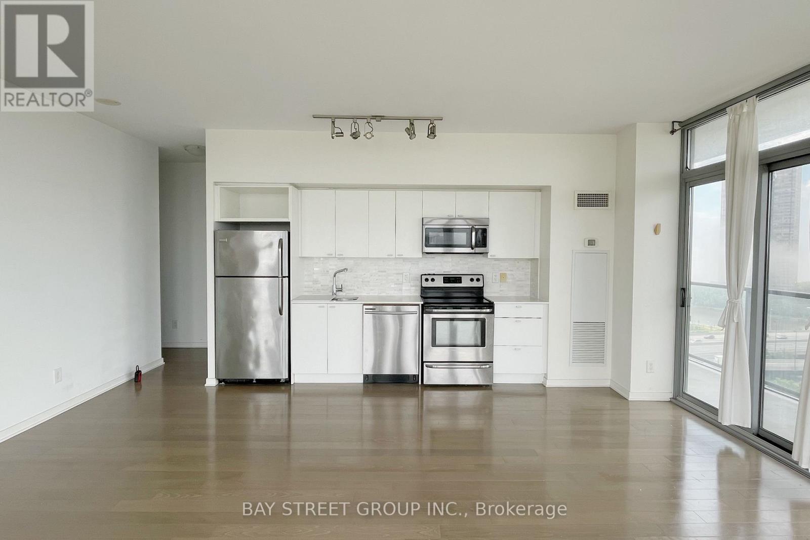 1510 - 105 The Queensway Avenue, Toronto, Ontario M6S 5B5 - Photo 4 - W12222322