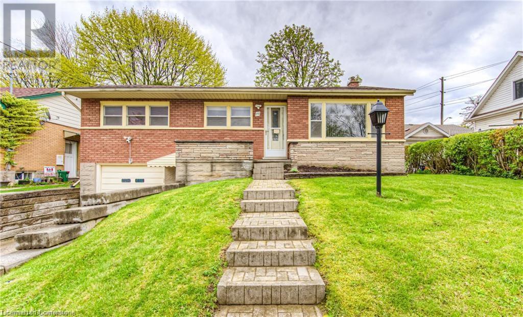 Property at 191 ALLEN Street E image 1