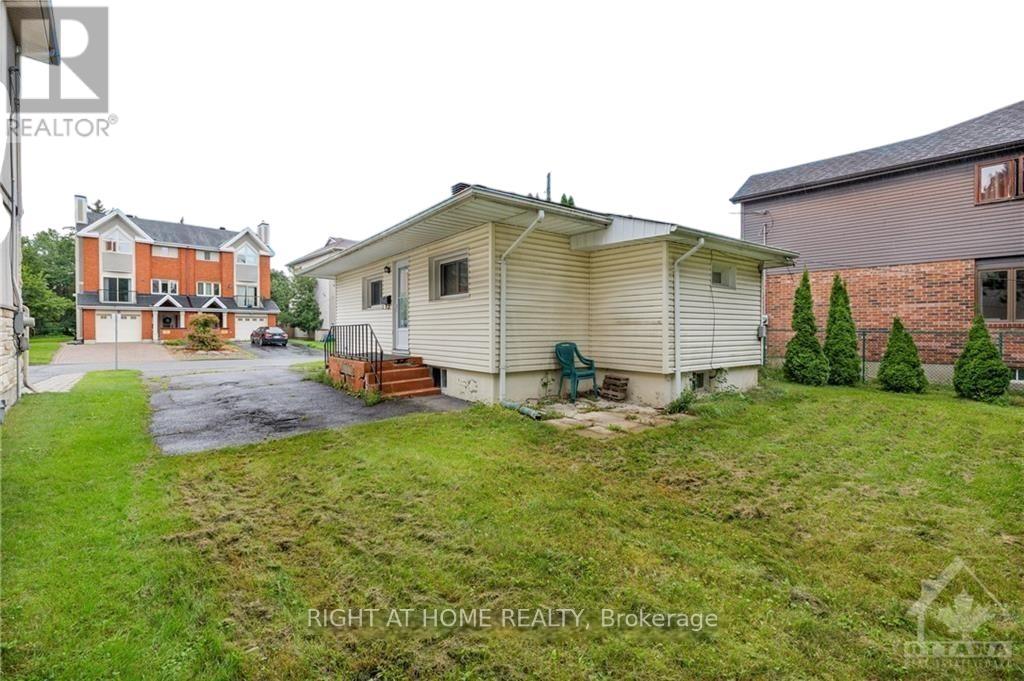 Property at 827 RIDDELL AVENUE N image 3