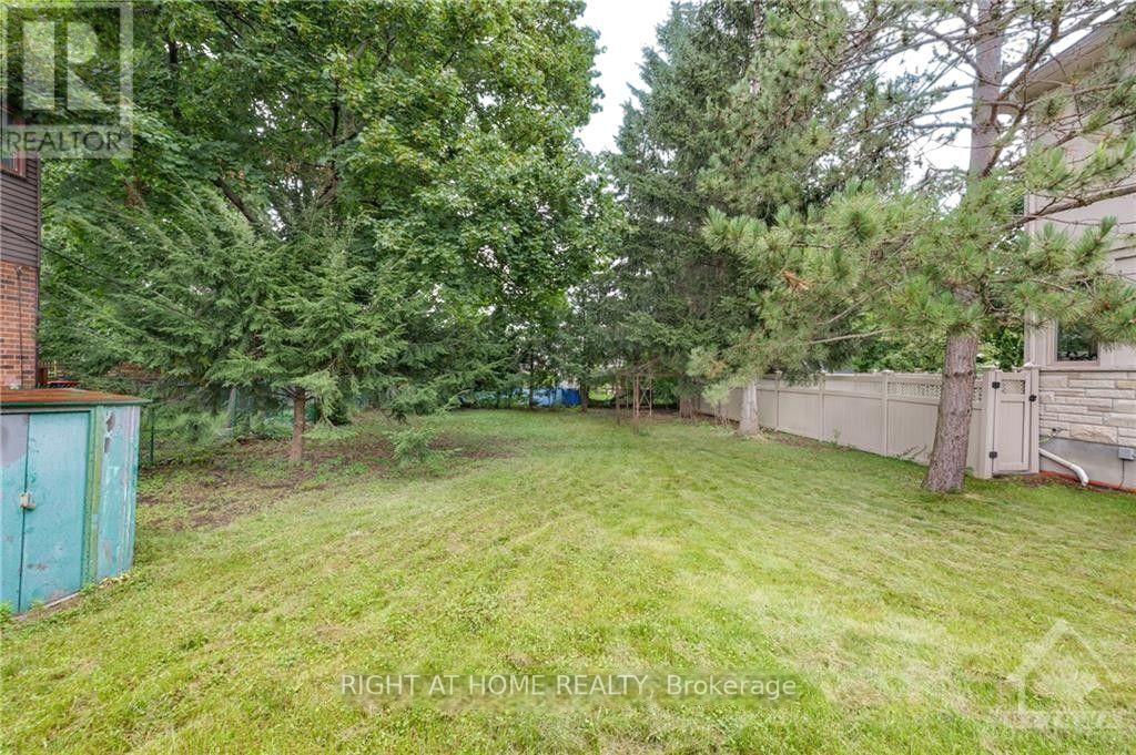 Property at 827 RIDDELL AVENUE N image 4