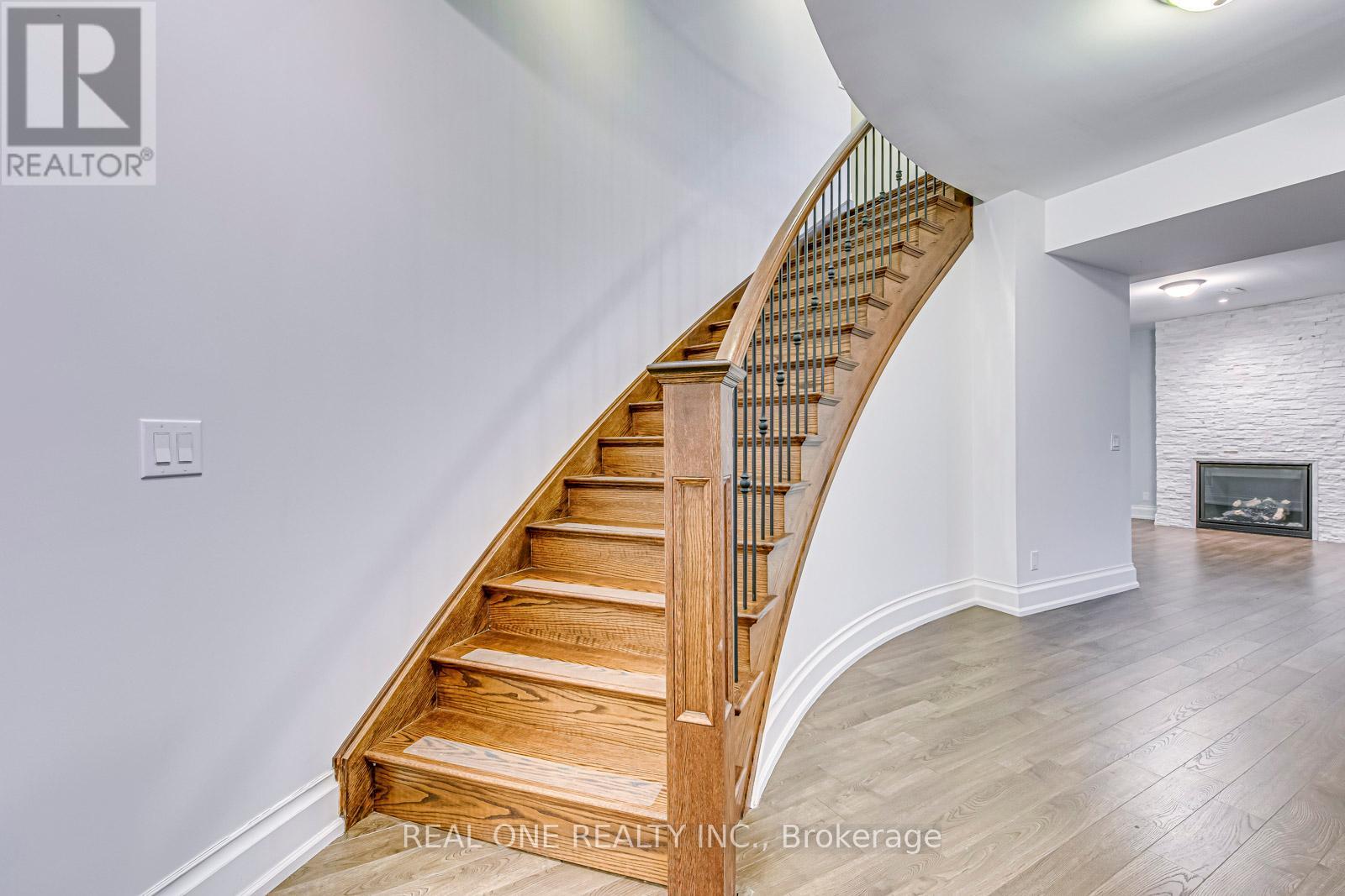 332 Sawyer Road, Oakville (Wo West), Ontario  L6L 3N7 - Photo 30 - W12222420